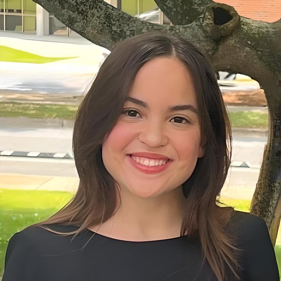 Clari HeadShot